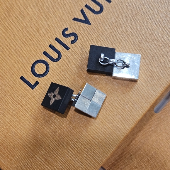 Louis Vuitton Damier Wood Monogram Cufflinks W/Box - Picture 5 of 16